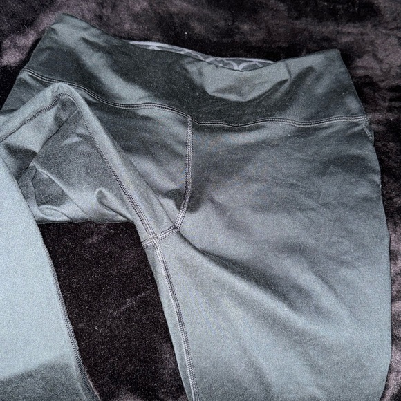 Vineyard Vines Preformance Leggings - Picture 6 of 8